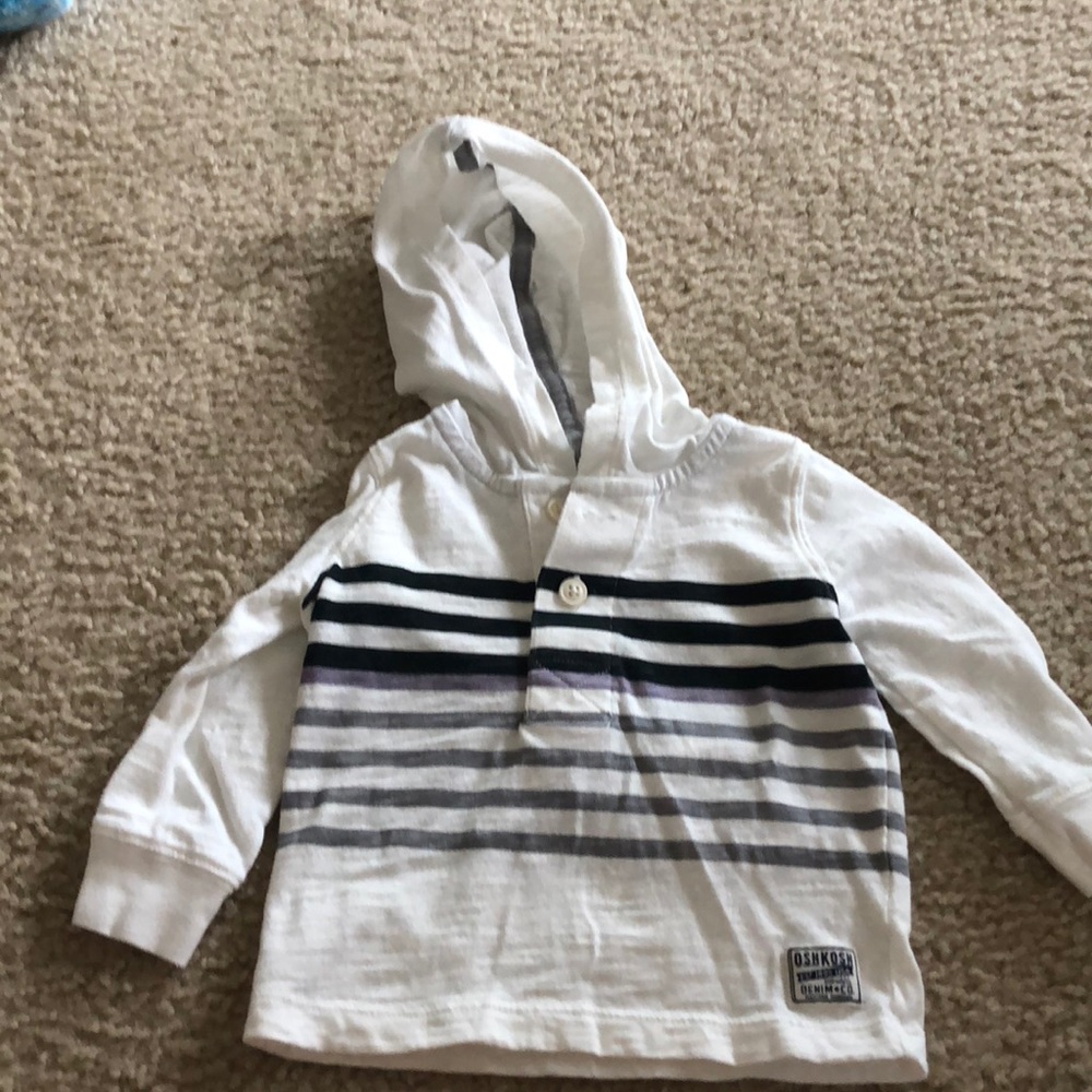 Hooded long sleeve shirt